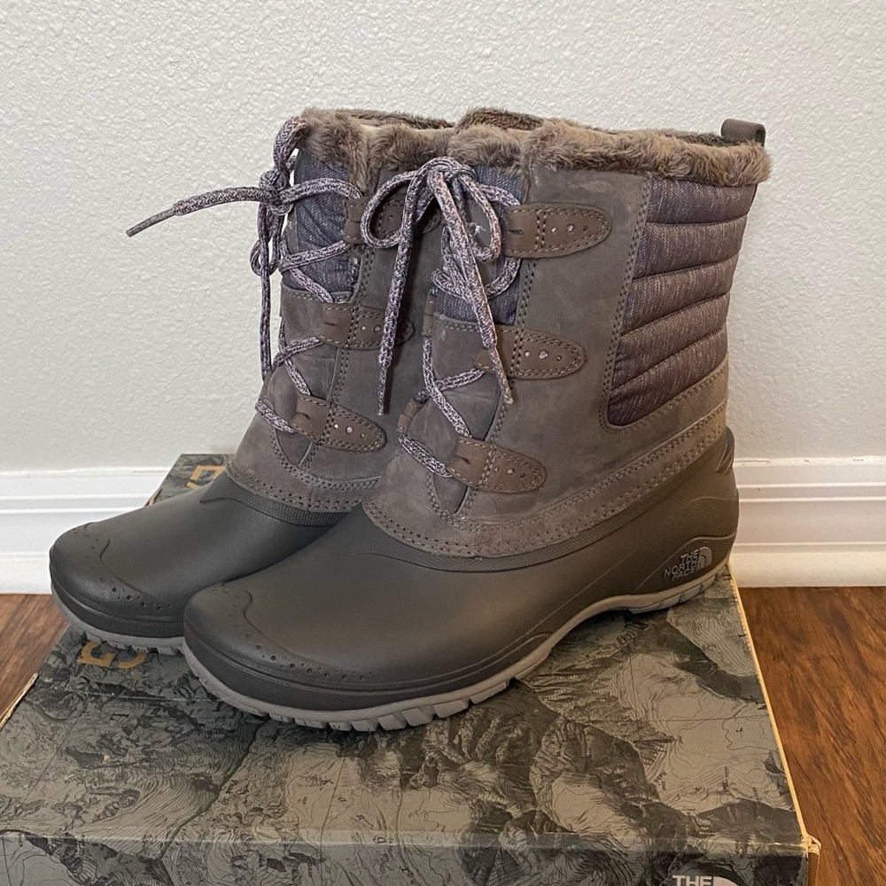 The North Face Women’s Shellista Shorty size 10